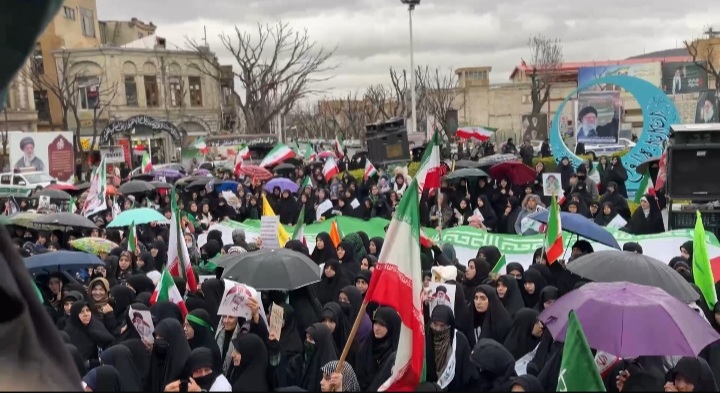 لبیکگویی دختران انقلابی در تبریز
