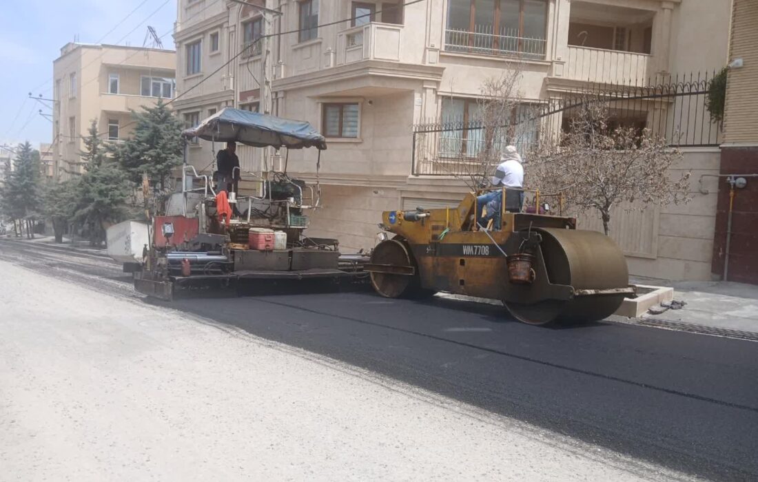 آسفالت ریزی ۹۷۶ تنی معابر سطح حوزه شهرداری منطقه ۲ در طول هفته گذشته