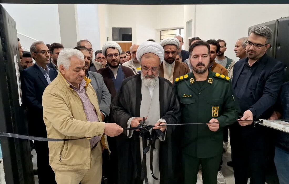 نمایشگاه گروهی عکس «حماسه حضور» در مرند گشایش یافت
