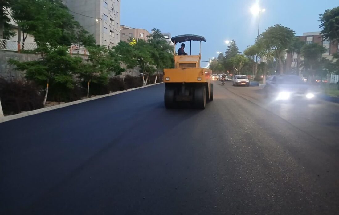 آغاز آسفالت ریزی لاین شرقی بلوار دکترحسابی