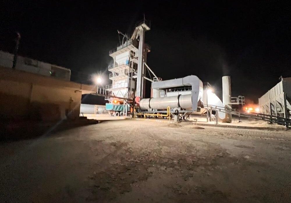 وقتی شهر به خواب می‌رود؛ کارخانجات آسفالت سازمان عمران بیدارند