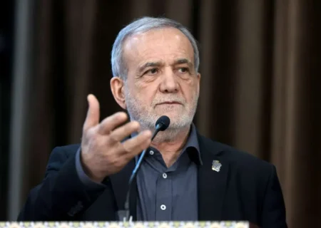 جنگ همیشه راه‌حل عبور از مشکلات نیست / گره‌ای که می‌توان با دست باز کرد را نباید با دندان باز کرد
