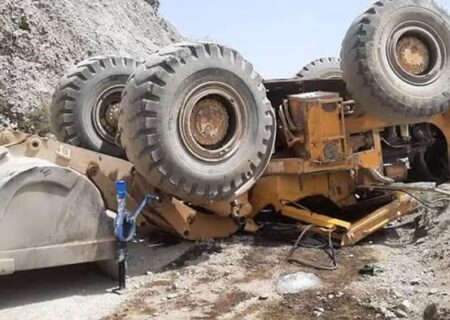 سه مصدوم در واژگونی لودر در معدن چاراویماق