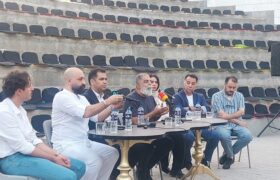 به دنبال حاشیه نیستم