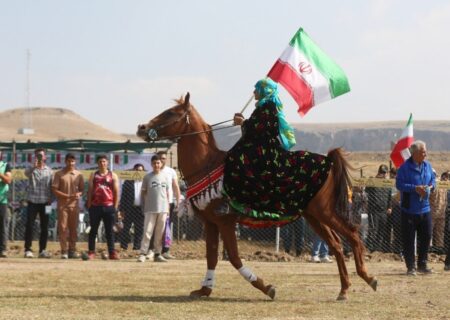 رقابت سم و کمان در دشت کرویق؛ جلوه فرهنگ و ورزش در جام ستارخان