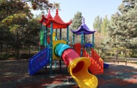 نوسازی و بهره‌برداری از ست‌های بازی کودکان در سه نقطه از تفرجگاه ائل‌گلی