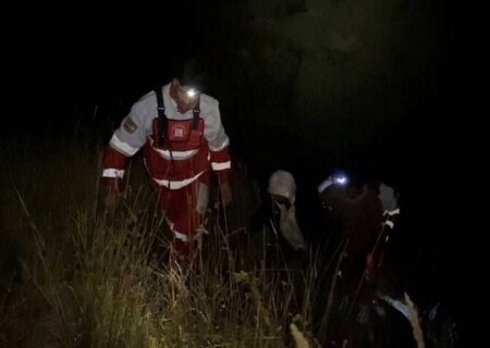 نجات دو گردشگر مفقودشده در ارتفاعات سراب پس از هفت ساعت عملیات طاقت‌فرسا