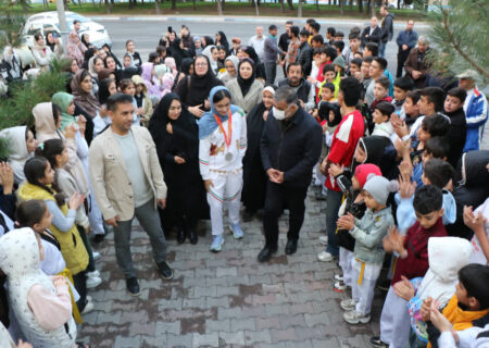استقبال از زهرا رحیمی دارنده مدال نقره پاراتکواندوی بازیهای پارا آسیایی